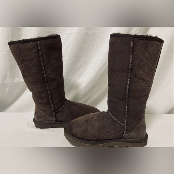 UGG Classic Tall Chocolate Brown Boots size 5 good condition of the leather! - Picture 1 of 9